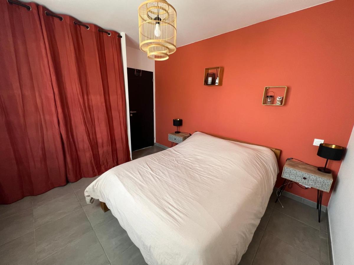 Agreable Villa Recente Au Coeur D'Un Charmant Petit Village Sernhac المظهر الخارجي الصورة