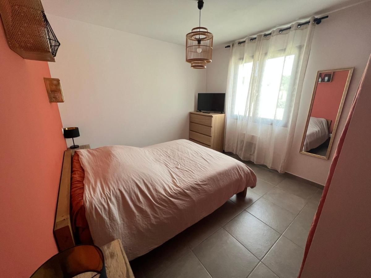 Agreable Villa Recente Au Coeur D'Un Charmant Petit Village Sernhac المظهر الخارجي الصورة