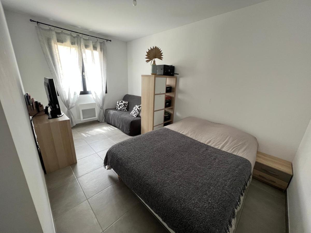 Agreable Villa Recente Au Coeur D'Un Charmant Petit Village Sernhac المظهر الخارجي الصورة
