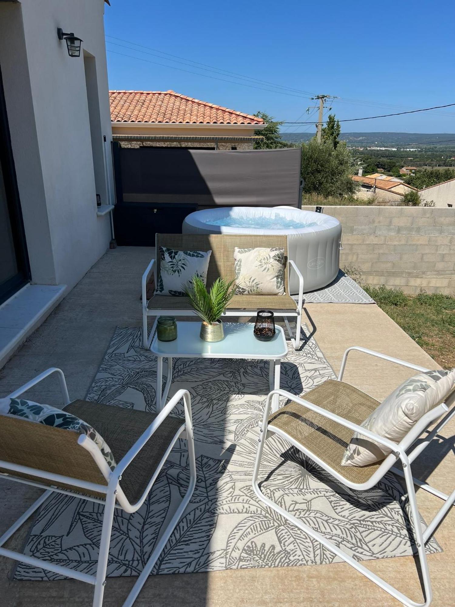 Agreable Villa Recente Au Coeur D'Un Charmant Petit Village Sernhac المظهر الخارجي الصورة